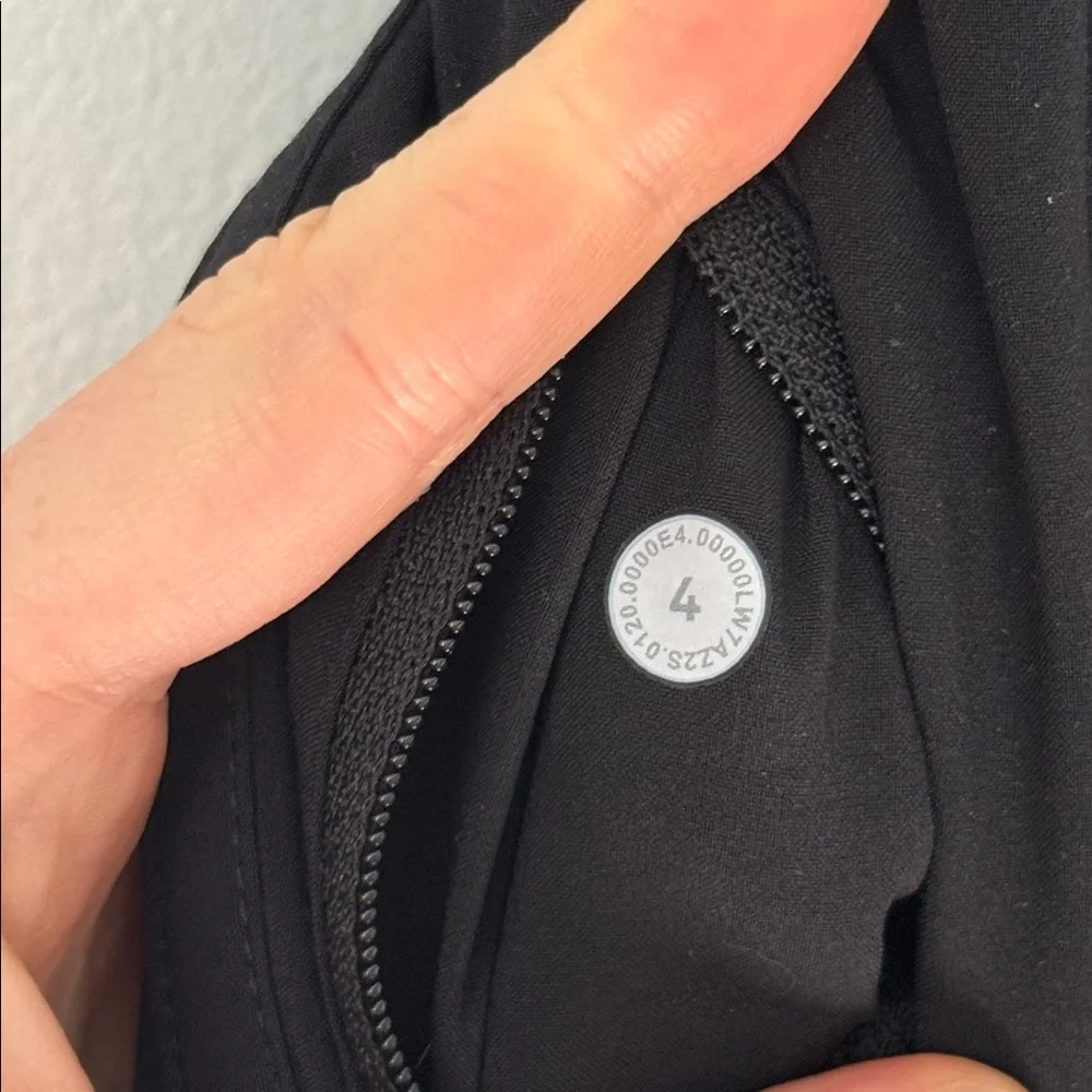 Lululemon 4 Tracker Short V *4